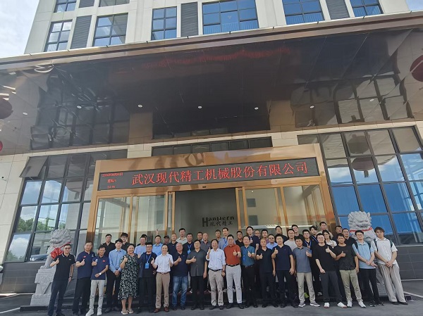 现场嘉宾合影 现场嘉宾合影